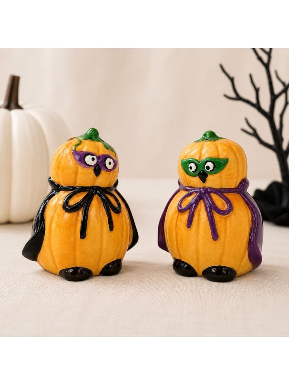 Ganz Halloween Salt And Pepper Shakers Trick Or Treat Pumpkins Hero Cape